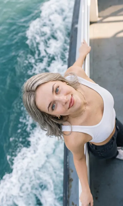 Vapurda Çekilmiş Fotoğraf Yapma Promptu Vapurda Çekilmiş Fotoğraf Yapma Promptu ile üretilen örnek görsel.